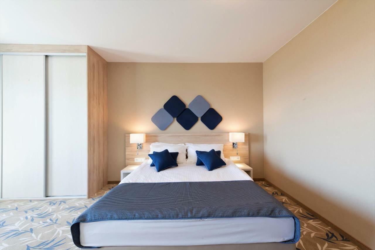Blue Marine Mielno Aparthotel Миелно Екстериор снимка